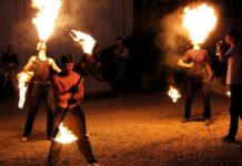 Потерявшему руки — руки не подам! Фаер-шоу //Фото Городской репортер