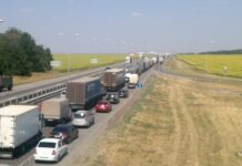 В Каменском районе на трассе М-4 «Дон» из-за ДТП заблокировано движение Пробка на трассе М-4 Дон //Фото с сайта kartofanisch.livejournal.com