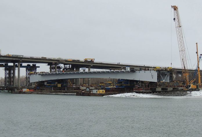 Центральный пролет новой секции Ворошиловского моста