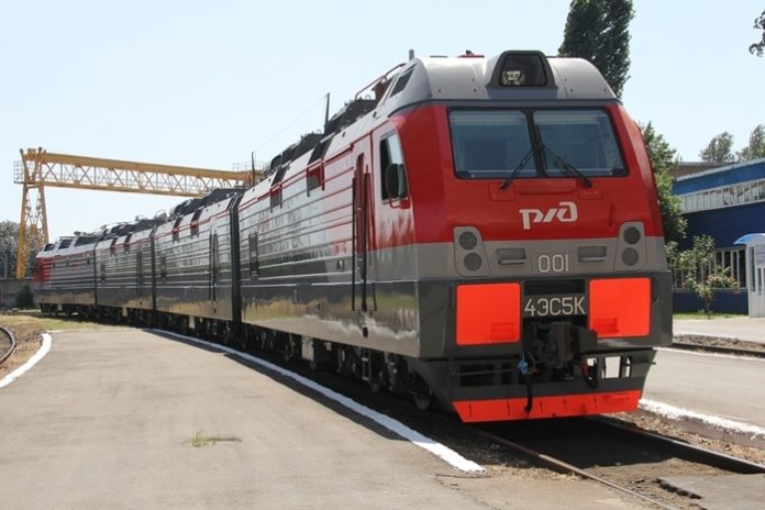 Локомотив поезда //Фото пресс-службы Правительства Ростовской области