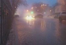 На пр. Буденновском в Ростове прорвало теплотрассу На пр. Буденновском в Ростове прорвало теплотрассу