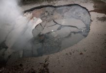 В центре Ростова ликвидируют аварию на теплосети В центре Ростова ликвидируют аварию на теплосети