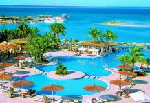 Октябрьский отдых от 50 тысяч на двоих: солнечные пляжи и осенние горы