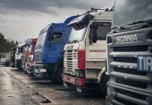 В Ростове запретили остановку грузового транспорта на Доватора В Ростове запретили остановку грузового транспорта на Доватора