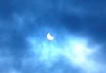 Ростовчане наблюдали солнечное затмение Солнечное затмение в Ростове-на-Дону