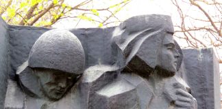 В Ростове реконструировали памятник медикам, погибшим в Великую Отечественную