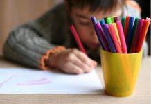 В Ростовской области раскрыли схему торговли детьми дети // фото с сайта podelise.ru