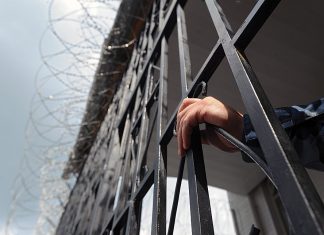 Экс-директора авиаремонтного завода приговорили к 6 годам колонии за хищения