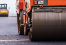 В Ростове на ремонт дорог направят 550 млн рублей в 2024 году Ремонт дороги //Фото: пресс-служба правительства Ростовской области