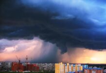 ГО и ЧС: в выходные в Ростове ожидается сильный дождь с грозой Тучи над Ростовом // Фото: пресс-служба ГУ МЧС России по Ростовской области