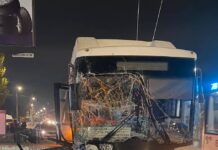 В Ростове пассажирский автобус врезался в подземный переход