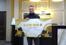 «ЮгСтройИнвест» разыграл парковки и сертификат на миллион рублей Обладателем сертификата на миллион рублей новогодней акции Группы компаний «ЮгСтройИнвест» стал Михаил Букат //Фото «ЮгСтройИнвест»