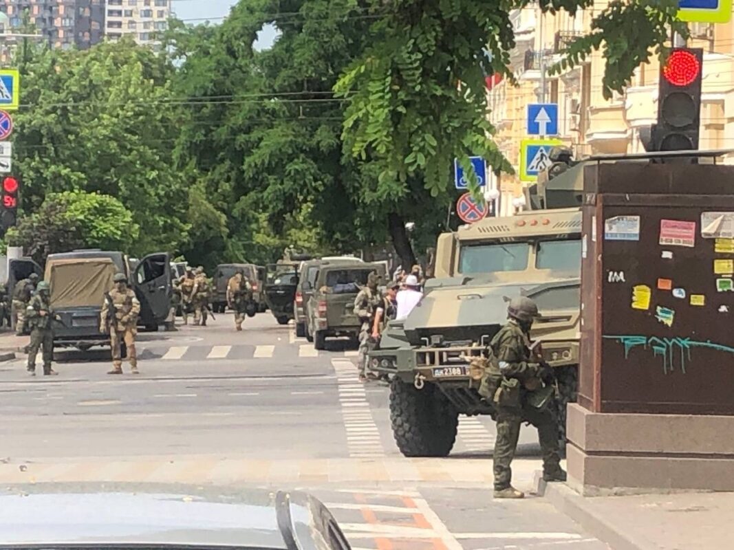 Блокпост у штаба ЮВО //Фото Ростов Главный