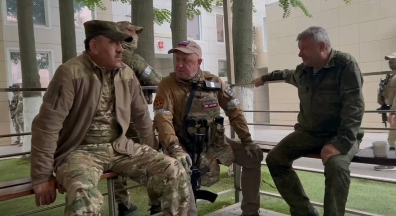 Евгений Пригожин на терртиории штаба ЮВО //Скриншот видео