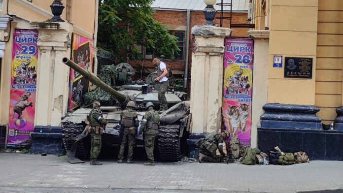 Танк ЧВК Вагнер у штаба ЮВО //Фото Городской репортер