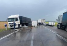 В Ростовской области в тройном ДТП с большегрузами погиб водитель В Ростовской области в тройном ДТП с большегрузами погиб водитель