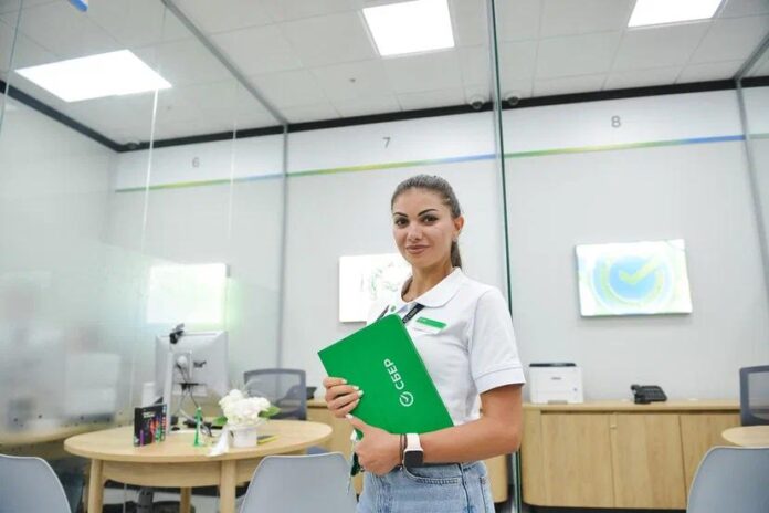 Сотрудник сбербанка // Пресс-служба ЮЗБ ПАО Сбербанк