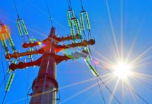 «Россети Юг» усилили меры противопожарной безопасности из-за аномальной жары Опора высоковольтных проводов компании «Россети Юг» //Фото Россети юг