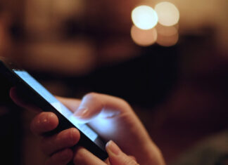 В Ростовской области подготовили «белые списки» сайтов, работающих при отключении интернета телефон // фото: gurutest.ru