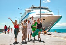 Лайнер Astoria Grande пойдет из Сочи в круиз по островам Греции Круизный лайнер Astoria Grande в турецком порту Синоп //Фото Miray Cruises