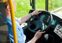 Дефицит водителей автобусов в Ростове сократился до 48% водитель // фото: rally36.ru