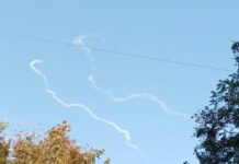 В Ростовской области сработала система ПВО 23 октября Инверсионные следы от ракет ПВО в небе над центром Ростова-на-Дону