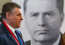 В ЛДПР вспомнили пророчества Жириновского о конфликте Европы и России Глава российской политической партии ЛДПР Леонид Слуцкий на фоне портрета основателя партии Владимира Жириновского //Фото пресс-служба ЛДПР