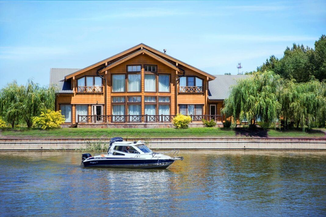 Дом на берегу //Фото компании «Эден Тур», Известия
