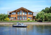 Домик у реки: особняки у Дона влияют на рост рынка ИЖС и мешают пользоваться общественными пляжами Дом на берегу //Фото компании «Эден Тур», Известия