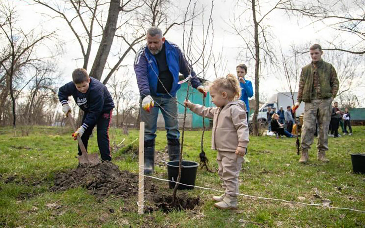 Ростовчане провели субботник в Левобережной роще //Фото Блокнот-Ростов