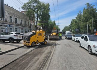 В Ростове с начала года дорожники залатали более 25 тысяч кв. м. ям и выбоин В Ростове начали ремонтировать Красноармейскую // фото: пресс-служба Администрации Ростова-на-Дону