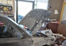 В Ростове иномарка взрезалась в заправку возле Текучевского моста