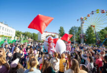 Ростовский театр-улица «Ларамбла» выступил на фестивале в Архангельске Выступление театра-улицы «Ларамбла» //Фото театра «Ларамбла»