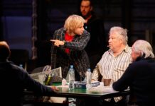 Спектакль «12» Никиты Михалкова покажут в Ростове Сцена из спектакля «12» Никиты Михалкова //Фото предоставлено Ростовским государственным музыкальным театром