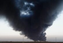 Пожар на нефтебазе в Пролетарске: что известно? В Пролетарске пожар на нефтебазе // фото: скриншот видео ТАСС