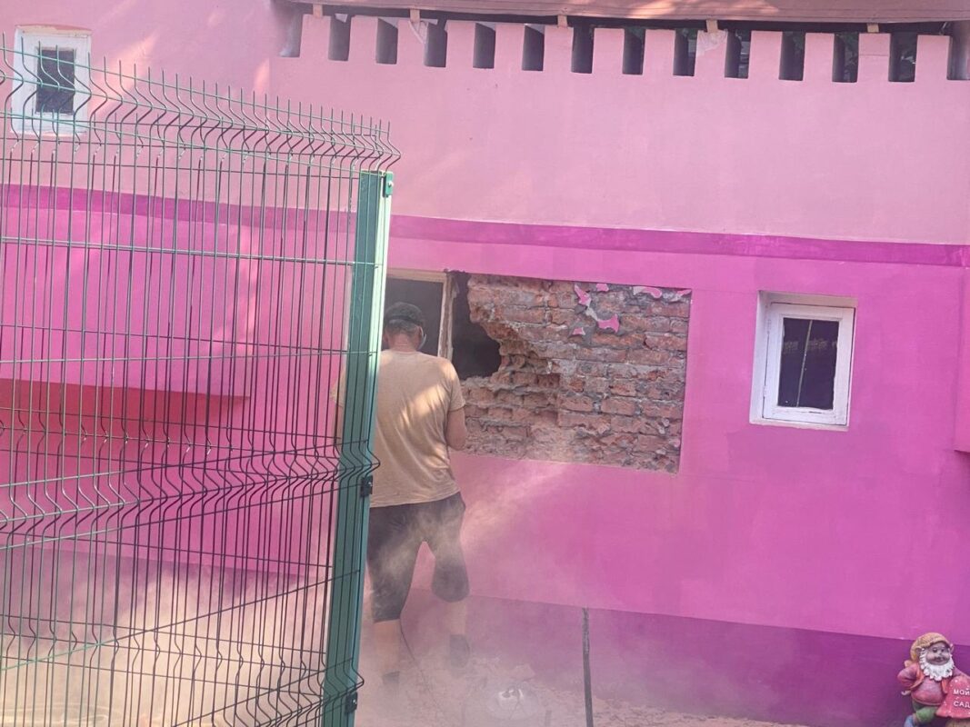 Региональным отделением "Деловой России" были организованы работы по расширению оконного проема в МБДОУ 24 Ростова-на-Дону //Фото Деловая Россия