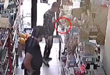 В Ростовской области ищут похитителей ящика с пожертвованиями для бойцов СВО В Ростовской области ищут похитителей ящика с пожертвованиями для бойцов СВО //Кадр из видео Readovka