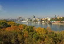 С видом на Гребной канал: новые планы на Левый берег Дона Вид с левого берега Дона на Ростов-на-Дону //Фото с сайта u-f.ru