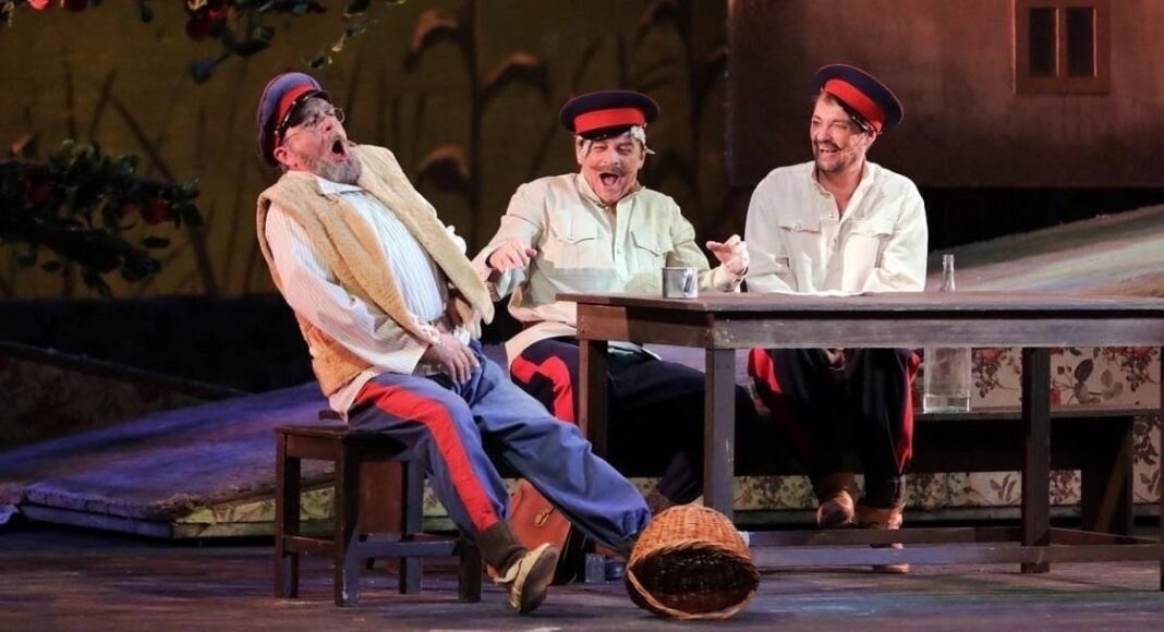 Сцена из спектакля 