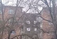 В Ростовской области утвердили список из 47 аварийных домов для расселения на 2026–2027 годы дом на Нариманова снова обрушается // фото: телеграм-канал "Тютина"