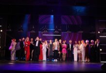 Концерт «Квартирник. 90-е», спектакль «Женские штучки» и «Волшебник Изумрудного города» в кино: афиша фрагмент спектакля "Женские штучки" на сцене Ростовского академического молодежного театра // фото: пресс-служба РАМТ