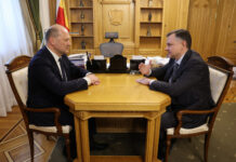 Слюсарь встретился с и.о.главы Ростова Скрябиным Александр Скрябин на встрече с Юрием Слюсарем // фото: donland.ru