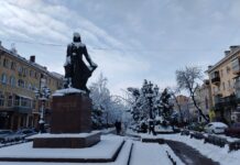 В Ростове введен режим повышенной готовности из-за плохой погоды улица Пушкинская в Ростове зимой // фото: Татьяна Дмитриева