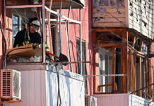 В Ростове завершают восстановление домов после атаки БПЛА Поврежденный вследствие атауи БПЛА жилой дом // Фото: Анатолий Карбинов, Коммерсантъ