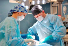 Специалисты НМИЦ онкологии предупредили о первых симптомах рака почки Выполнение медицинской операции //Фото Национального медицинского исследовательского центра онкологии (НМИЦ онкологии) Минздрава России