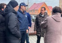 «Единая Россия» помогает устранить последствия атаки БПЛА на жилой дом по Горсоветской в Ростове «Единая Россия» помогает устранить последствия атаки БПЛА на жилой дом по Горсоветской в Ростове //Фото пресс-службы РРО партии "Единая Россия"