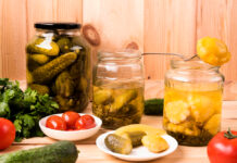 В Красном Сулине продают завод, изготавливающий консервы по старым казачьим рецептам соленья // фото: freepik.com