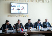 В ЮФУ обсудили сотрудничество между Россией и Узбекистаном Международный круглый стол «Россия – Узбекистан» в ЮФУ // фото: пресс-служба ЮФУ