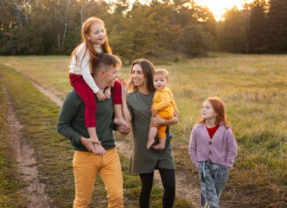 Многодетным семьям Дона пересчитают пособия при небольшом превышении дохода многодетная семья // фото: Изображение от freepik