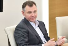 Завершается расселение аварийного дома в Каменске-Шахтинском Юрий Слюсарь // фото: пресс-служба Правительства Ростовской области